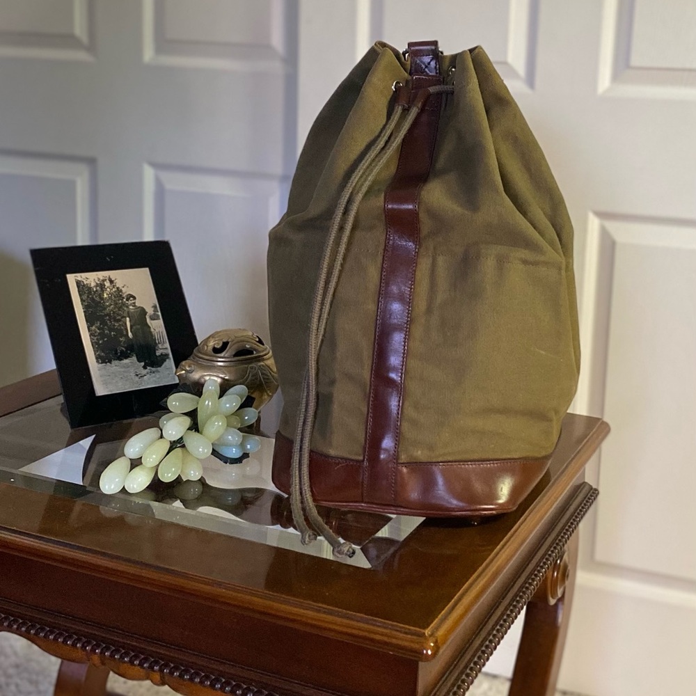 ❤️❤️APC Rue Madame Paris army green canvas & leather bag. Shoulder sling duffel